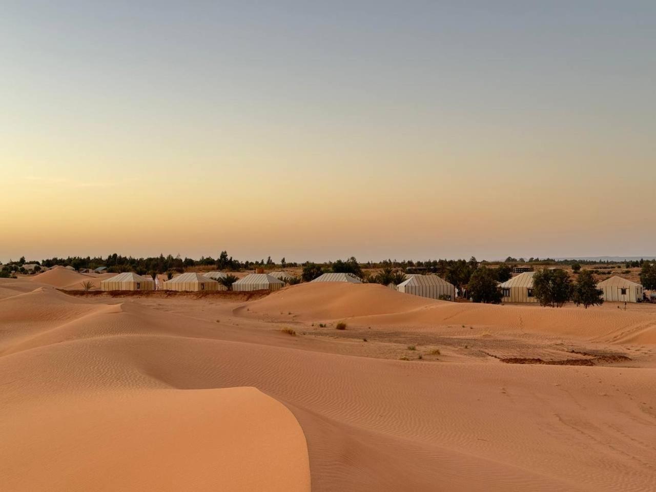 Erg Chebbi Sahara Camp Hotel เมอร์ซูกา ภายนอก รูปภาพ
