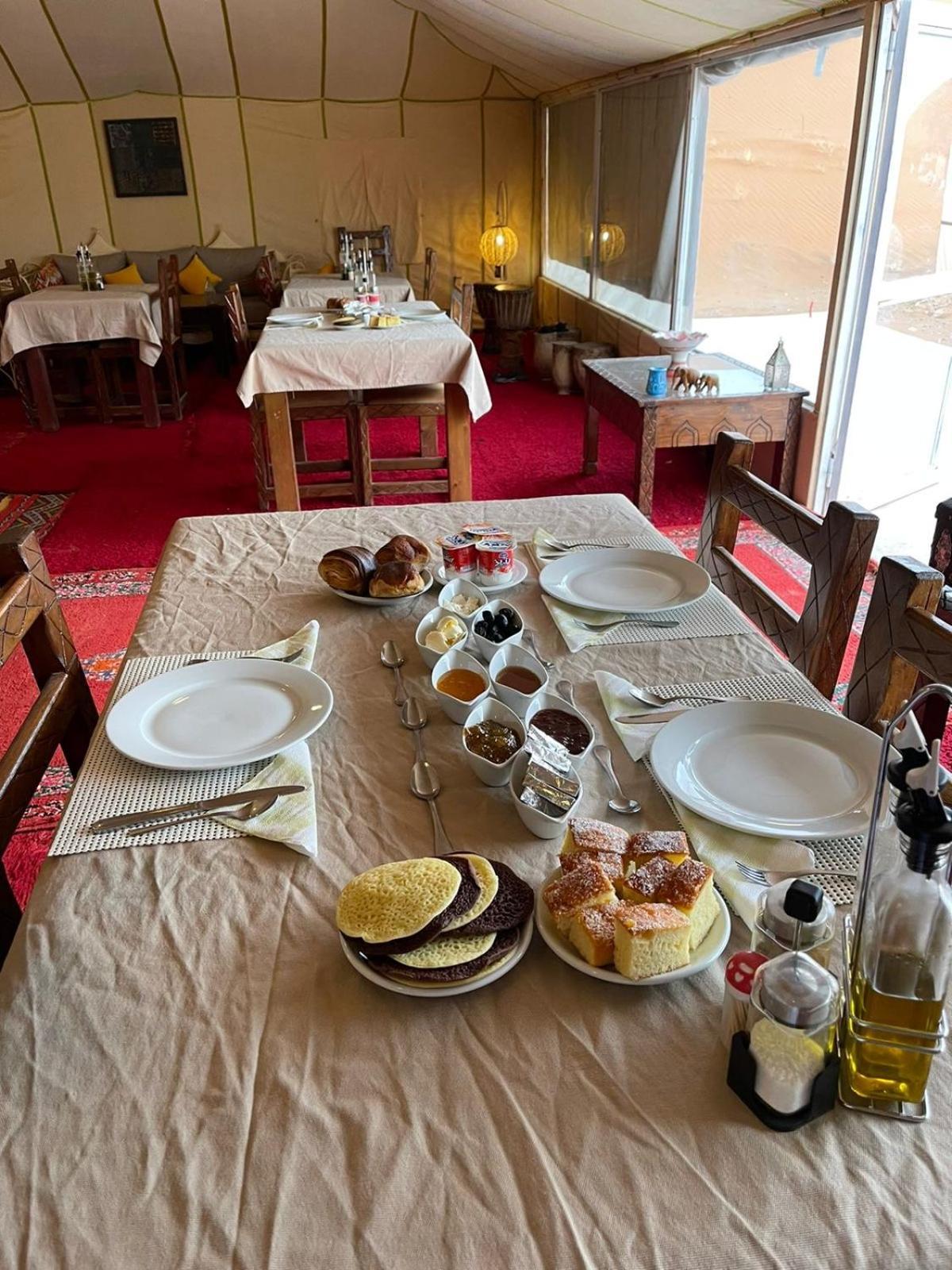 Erg Chebbi Sahara Camp Hotel เมอร์ซูกา ภายนอก รูปภาพ